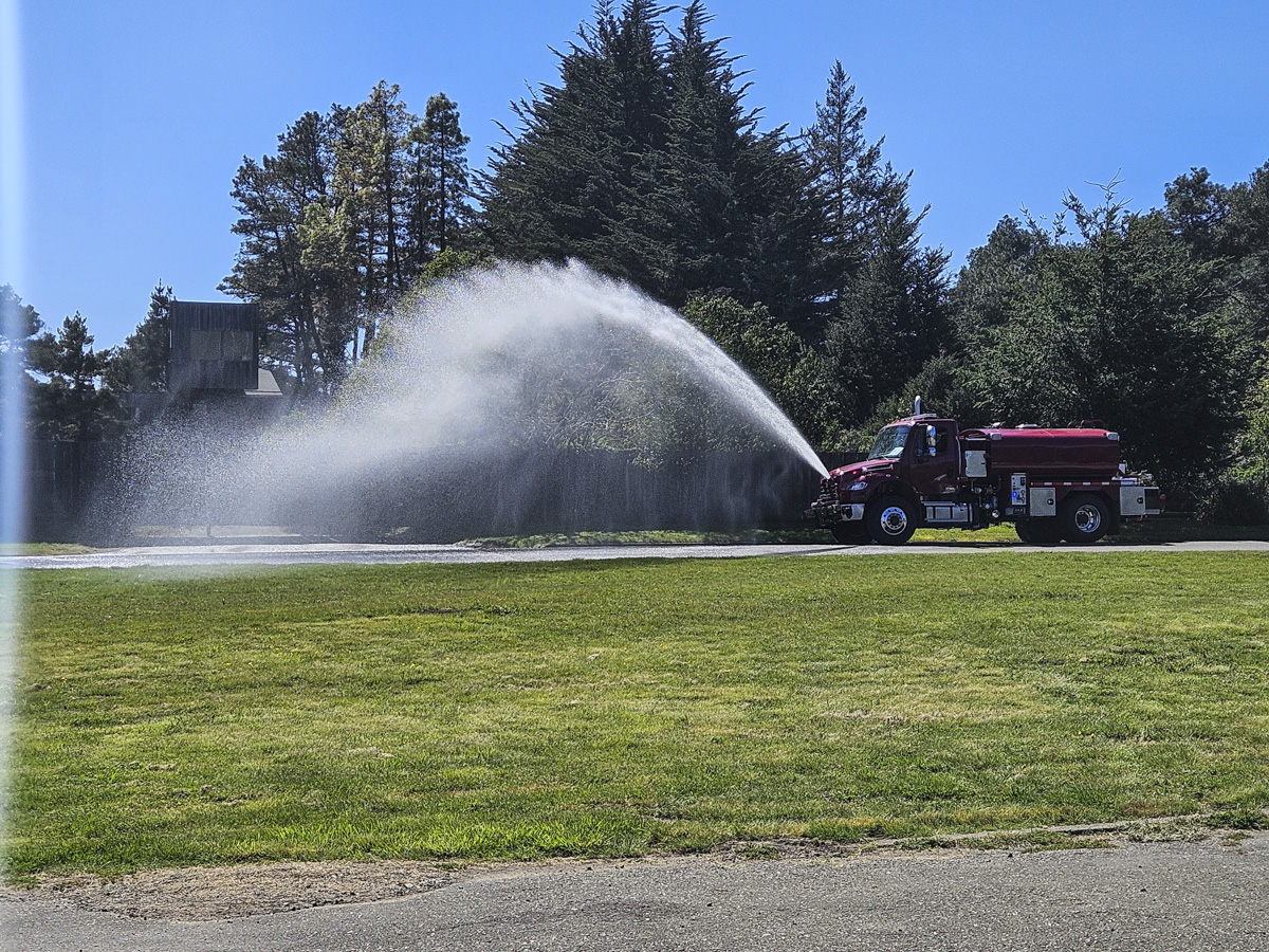 Image of 4490 shooting water from the nozzle on the front bumper
