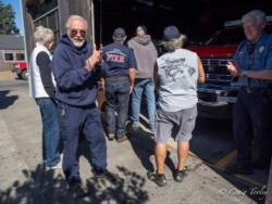 Applauding after the push-in Applauding after the push-in